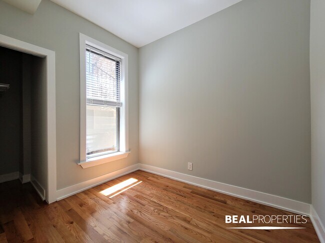 Foto del edificio - 633 W Oakdale Ave