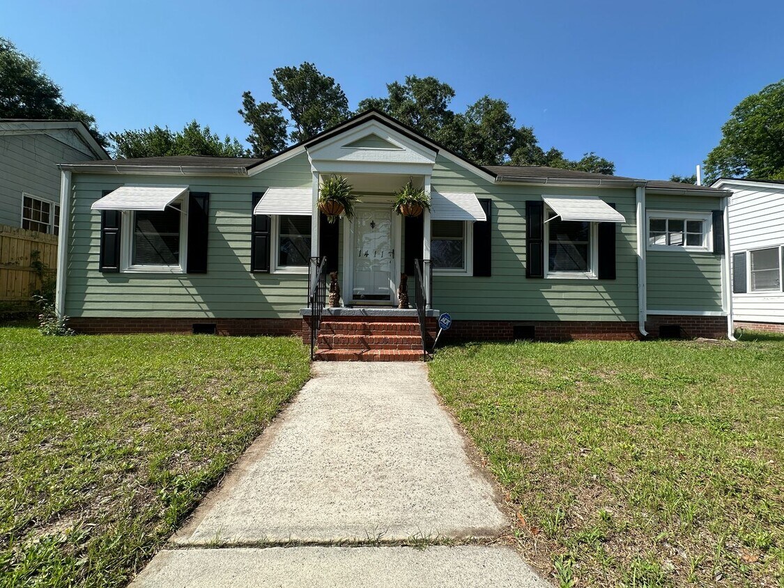 Primary Photo - 3 BED | 1 BATH | SPACIOUS GATED BACKYARD |...