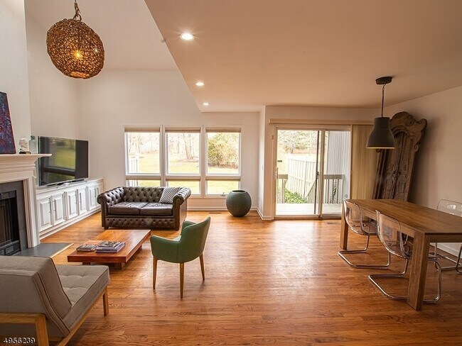 Building Photo - 38 Maple Run