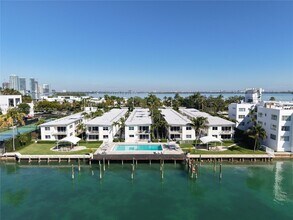 Building Photo - 1100 Venetian Way
