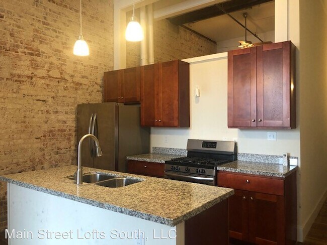 Building Photo - 2 br, 1 bath  - 108 6th St. 108 W. 6th 2E