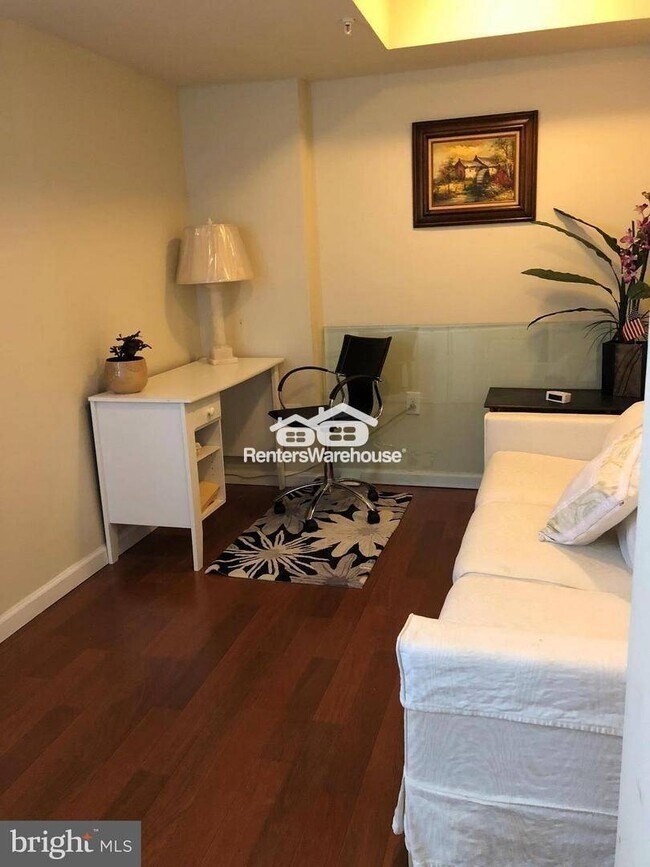 Foto del edificio - 6848 Warfield St