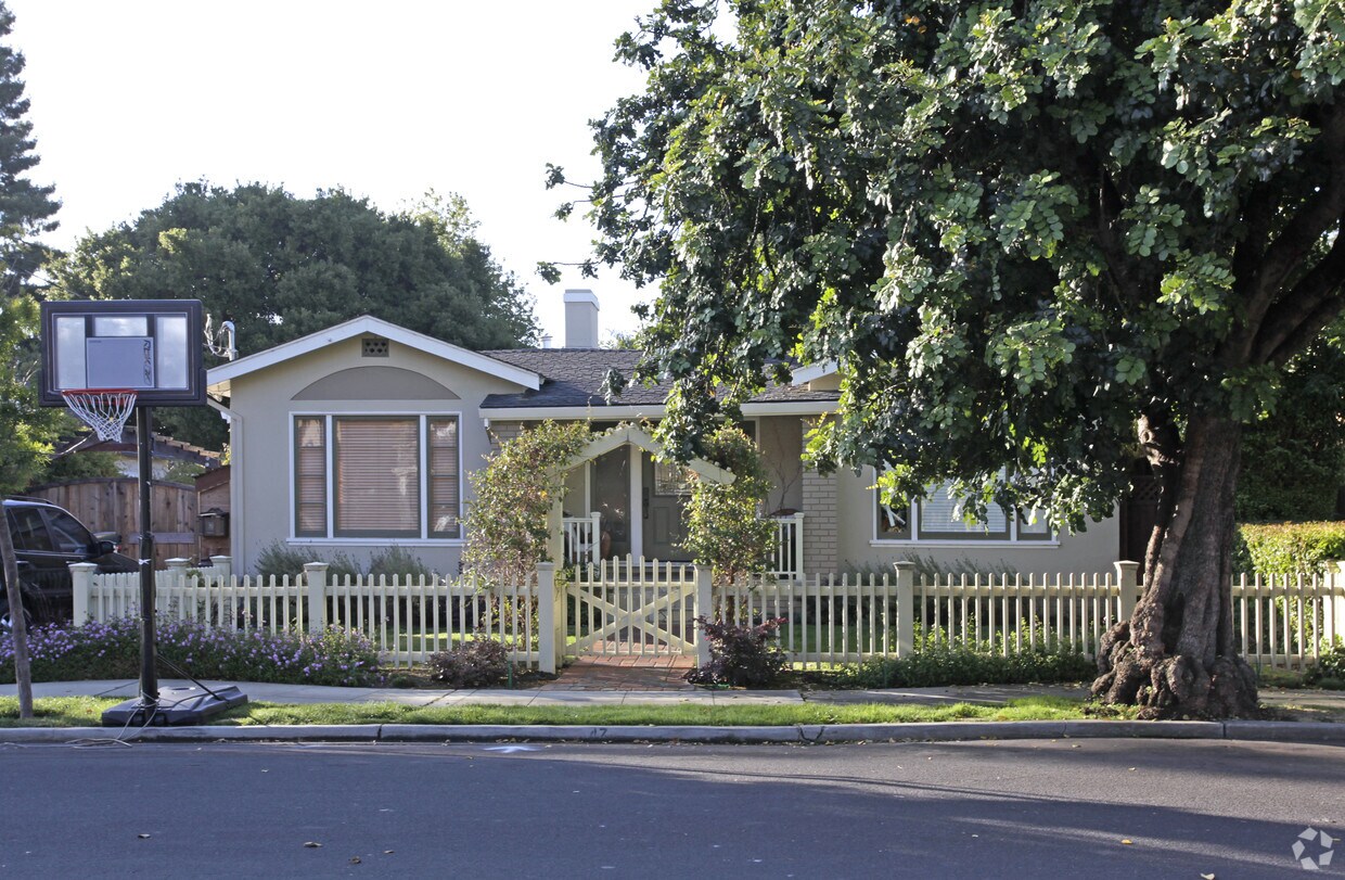 Foto del edificio - 47 Avondale Ave