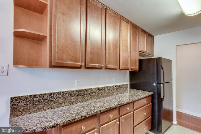 Building Photo - 2860 Dover Ln