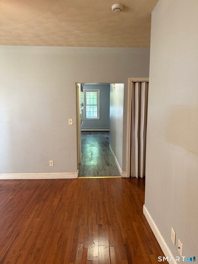 Building Photo - 123 Putnam St