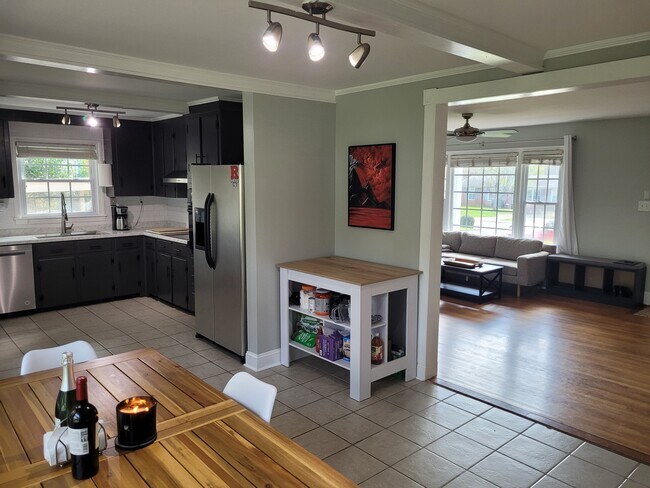 Building Photo - 1601 Emerywood Dr