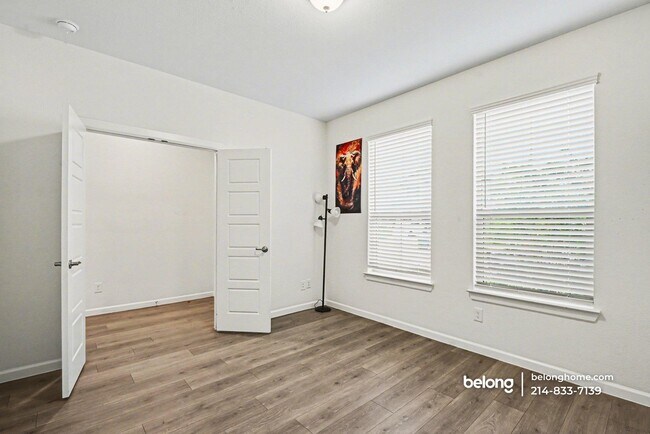 Foto del edificio - 5458 Ridgeway Dr