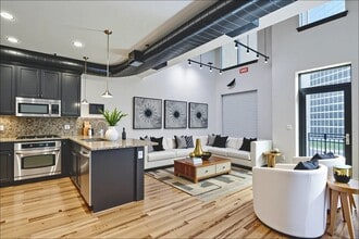 Building Photo - 5005 Hidalgo St