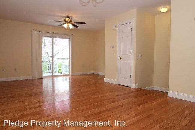 Building Photo - 2 br, 2.5 bath House - 8 Paddock Lane