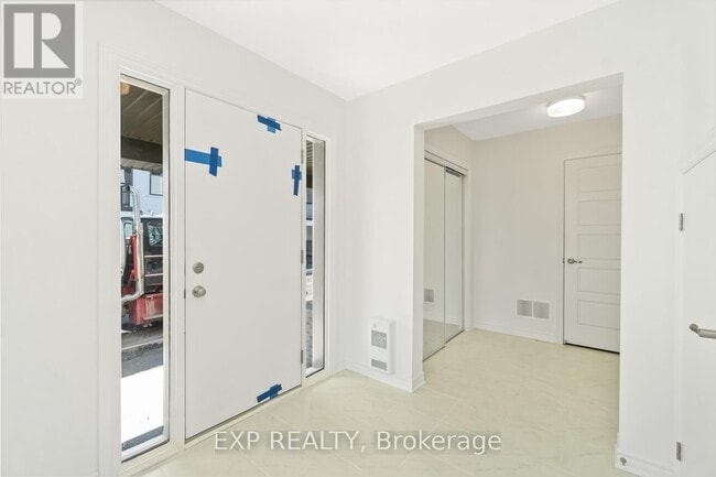 Building Photo - 215 Darjeeling Ave