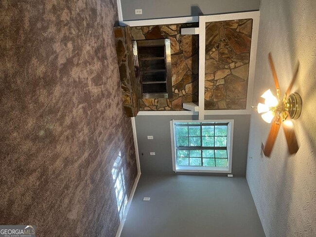 Building Photo - 9403 Forest Knoll Dr