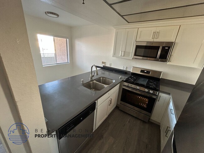 Foto del edificio - 12617 Eucalyptus Ave