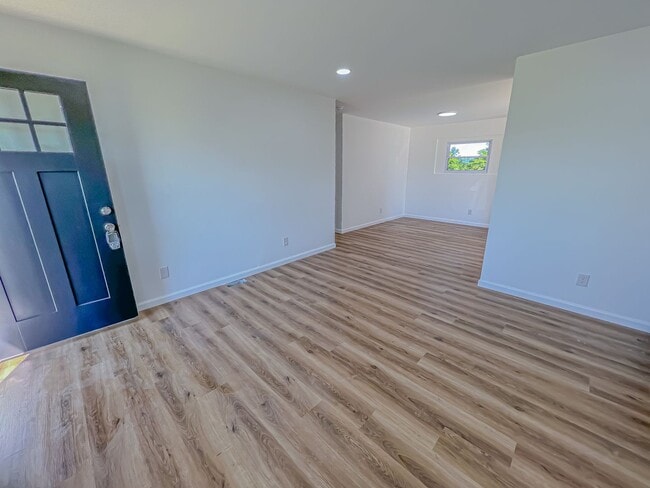 Building Photo - Completely Renovated Ranch in Parkland Sch...