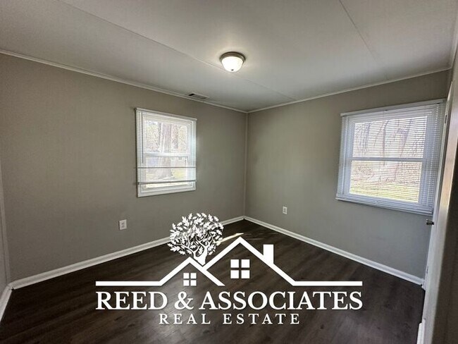 Building Photo - 3 Bedroom in Millington Home!