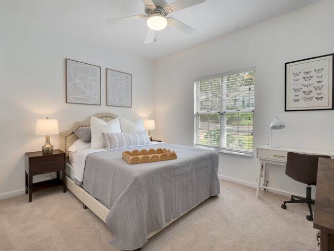 Foto del edificio - 2225 Paul Russell Cir