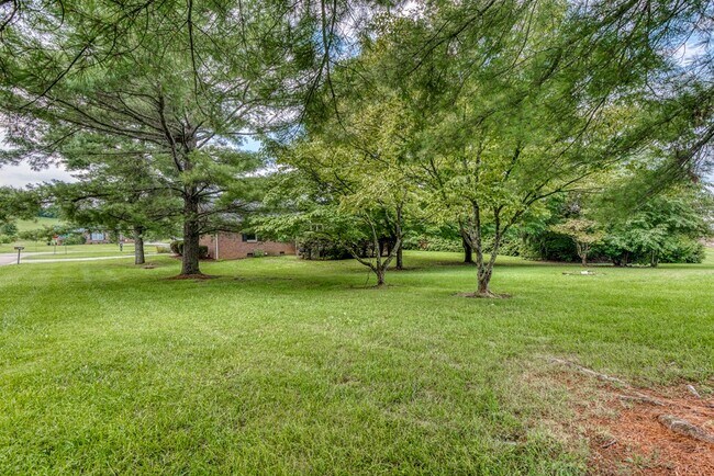Building Photo - 18464 Windsor Ln