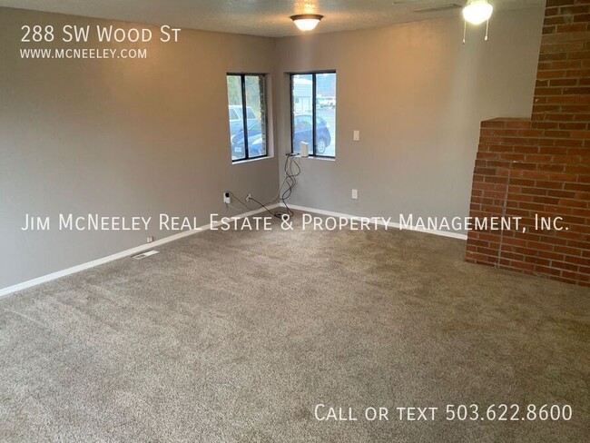 Building Photo - Four Bedroom, One level, with Central A/C ...