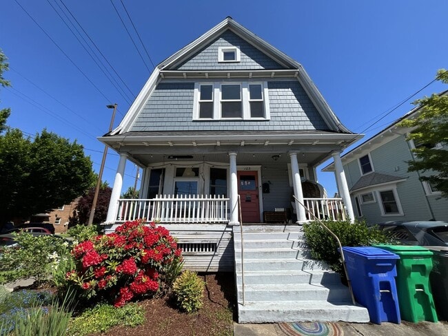 Building Photo - Warm and Welcoming Portland Home with Classic Charm, Modern Kitchen & Outdoor Deck