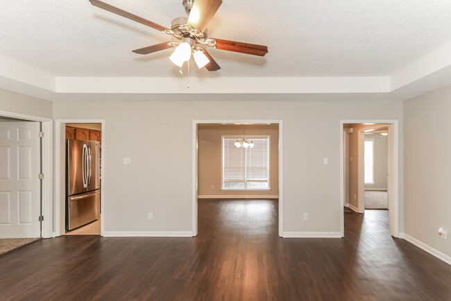 Building Photo - 3448 Pendulum Dr E