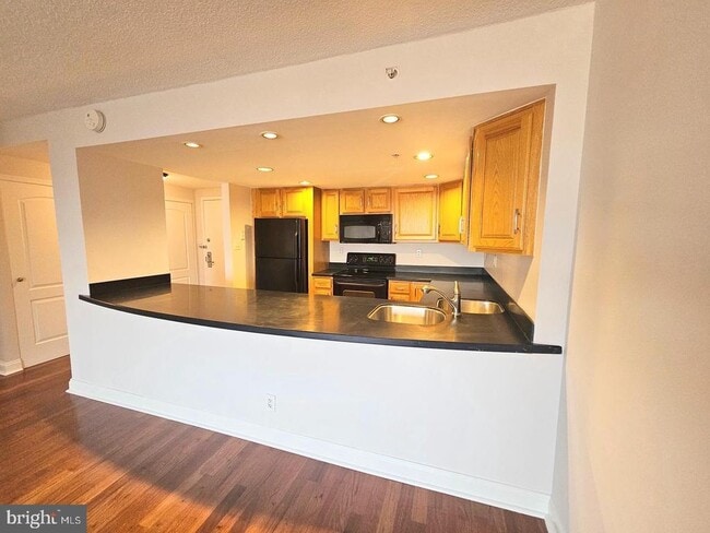 Building Photo - 2001 Hamilton St