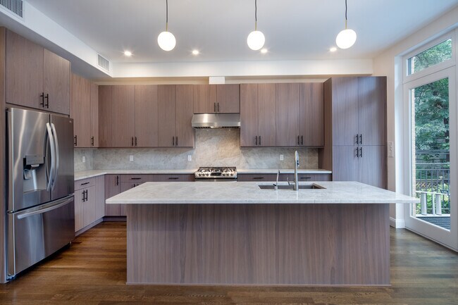 Building Photo - 419 1st St