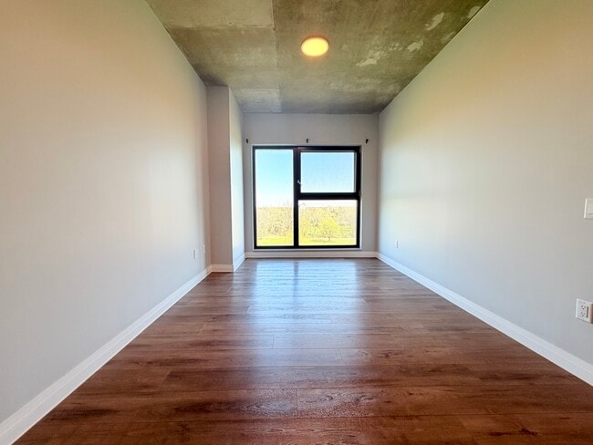 Building Photo - Modern 1-Bedroom 1 Bath unit at Meadowbrook Place