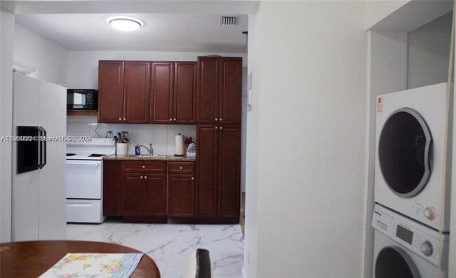 Photo - 1821 Harding St House