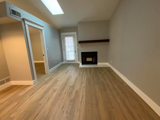 Building Photo - 15 Pepperwood Ct