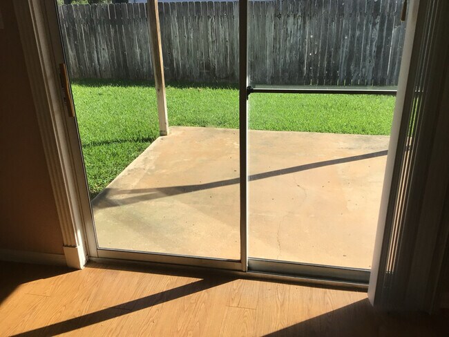Foto del edificio - 2913 Whisper Oaks Ln