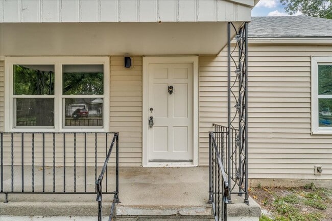 Building Photo - Cozy 2 bedroom 1 bathroom in Southeast Wichita