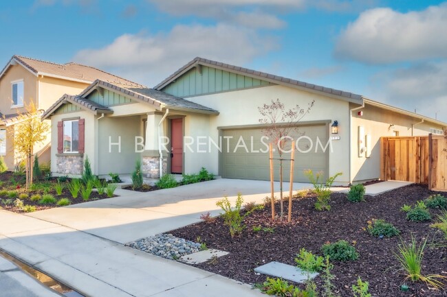 Building Photo - BRAND NEW CONSTRUCTION: Charming 3-Bed Oas...