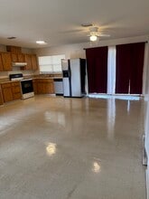 Building Photo - 1028 Esposito St