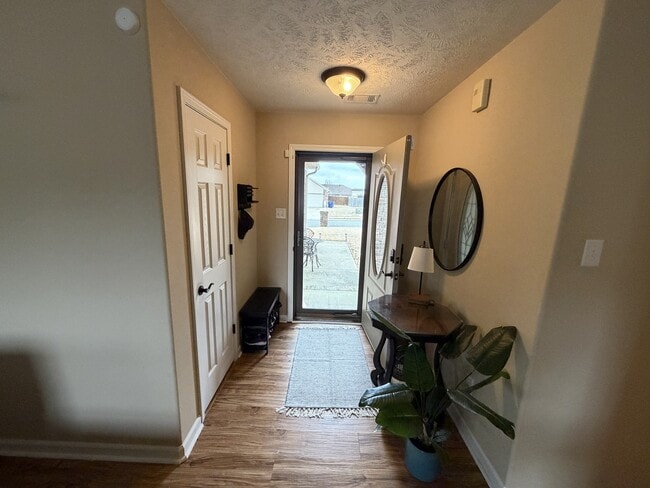 Building Photo - 2418 Canterbury Ln