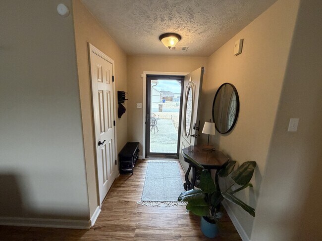 Foto del edificio - 2418 Canterbury Ln