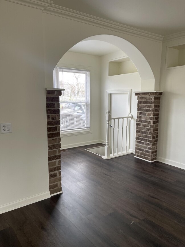 Building Photo - 1430 N Poplar Ave