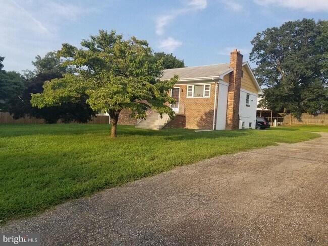 Building Photo - 3304 Oak St