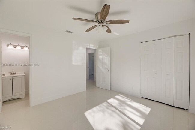 Building Photo - 3 br, 2 bath House - 832 NW 28th St