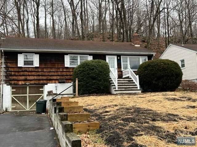 Primary Photo - 25 Truman Boulevard