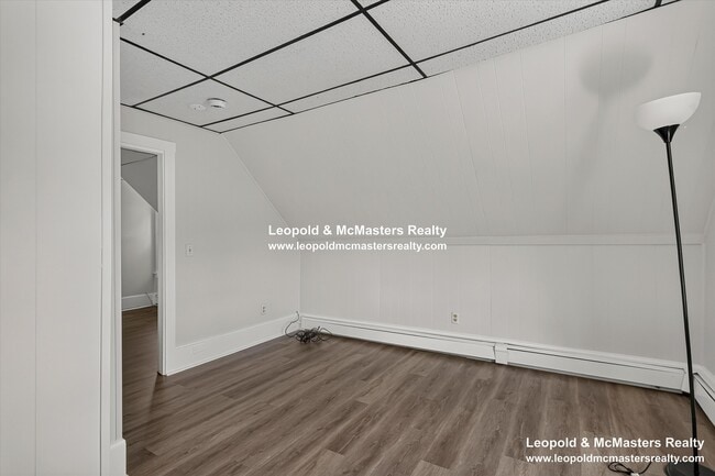 Building Photo - 139 Greenwood St