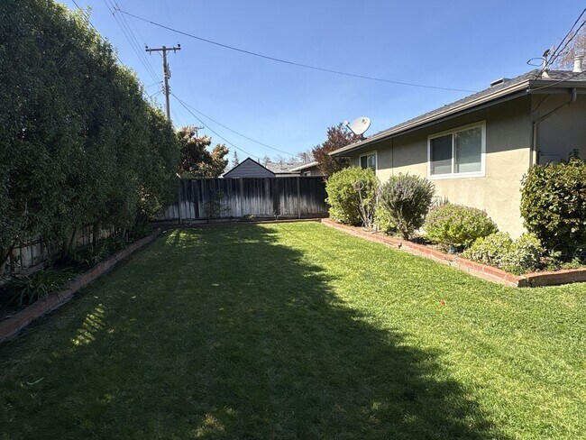 Building Photo - Beautiful 3BD/2BA Santa Clara Home with Hardwood Floors, Central AC & Private Backyard