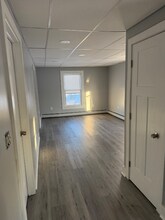 Building Photo - 168 Elm St