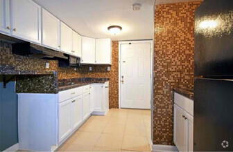 Building Photo - 2605 Waterford Park Dr