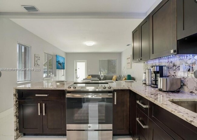 Foto del edificio - 1526 NE 110th St