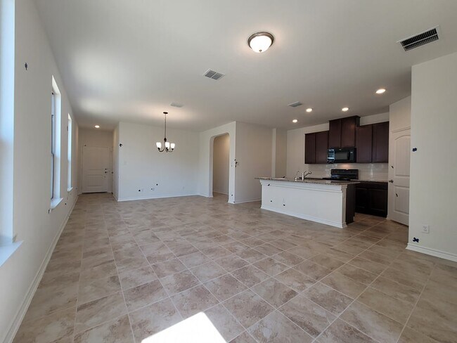 Building Photo - 233 Deer Crest Dr