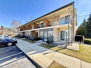 Building Photo - 508 Woodridge St NE
