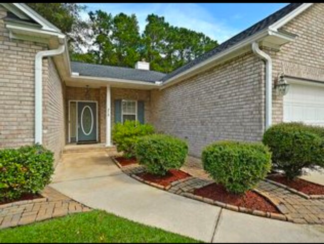 Building Photo - Spacious Home in the Heart of Goose Creek