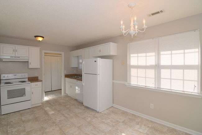 Building Photo - Updated 3 Bed/2 Bath 10 Minutes From Ft. Gordon