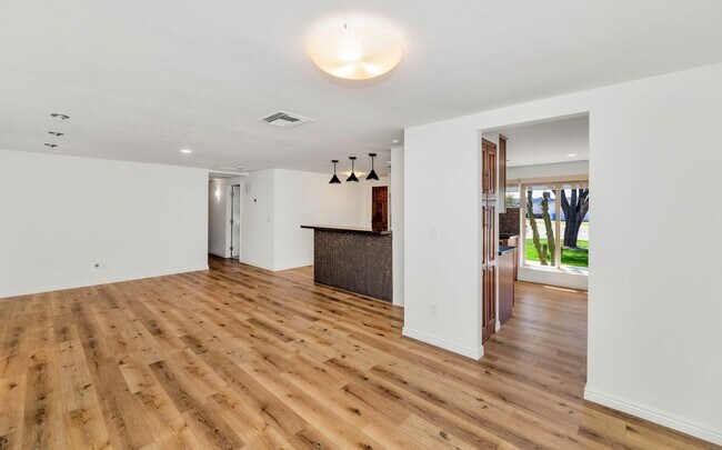 Foto del edificio - 720 W Rose Ln Phoenix, AZ 85013