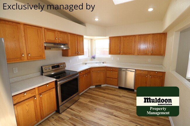 Foto del edificio - Unique Location and Low Maintenance Living...