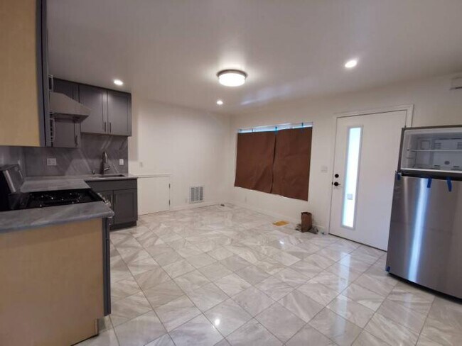 Building Photo - 2 bedroom in Castro Valley CA 94546